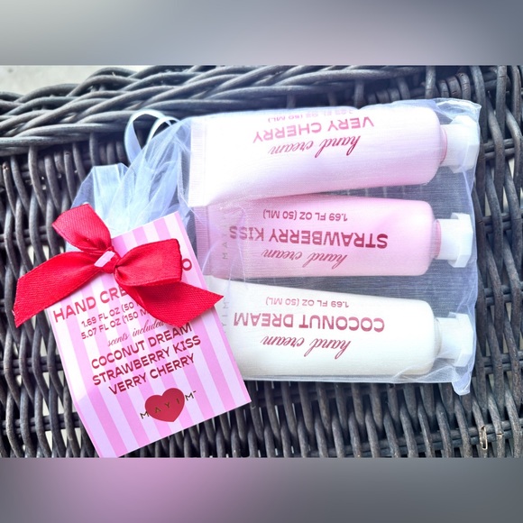 Hand Cream Set - Coconut Dream, Strawberry Kiss, Verry Cherry - Picture 3 of 4